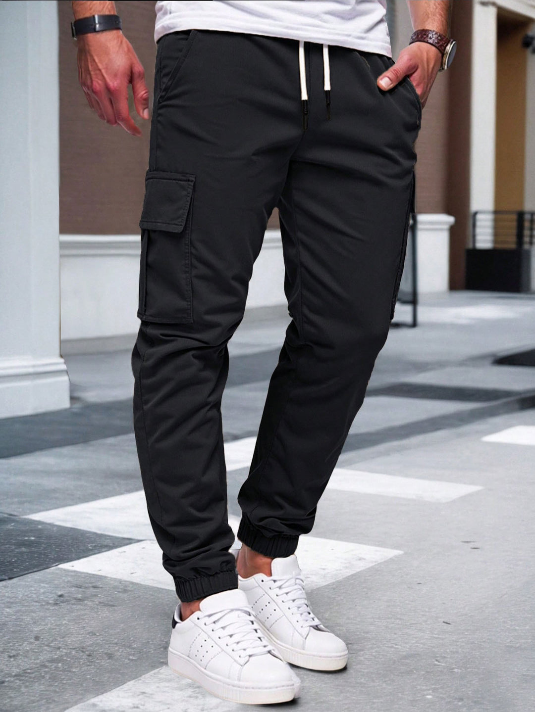 Herren nan tapered Freizeit-Cargohose mit aufgesetzten Klapptaschen, Tunnelzugbund und elastischen Beinabschlüssen EB
