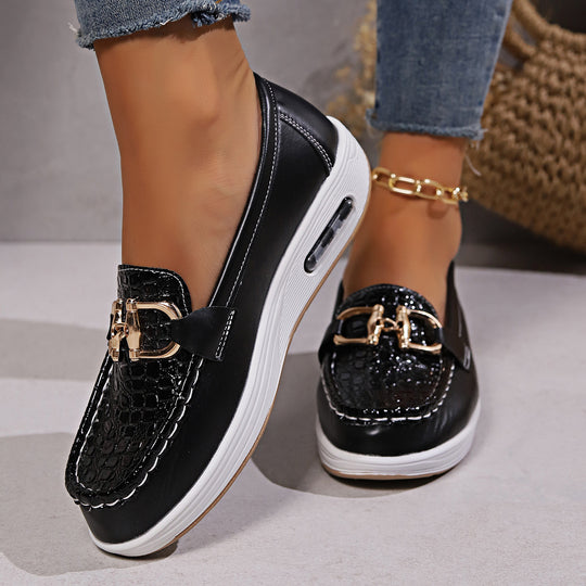 Damen nan modische Plateau-Slipper Loafer mit Krokoprägung, gepolstertem Komfortfußbett und goldener Zierkette EB