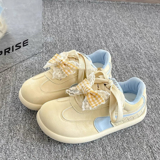 Damen Sneaker mit detailverliebtem Rüschen-Design und süßen Schleifen von EB