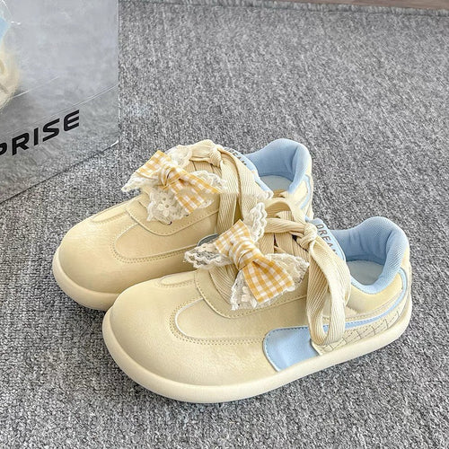 Damen Sneaker mit detailverliebtem Rüschen-Design und süßen Schleifen von EB