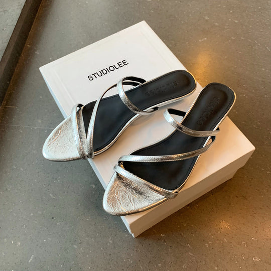 Damen Glamouröse Riemchen-Sandalen mit elegantem Metallic-Finish EB