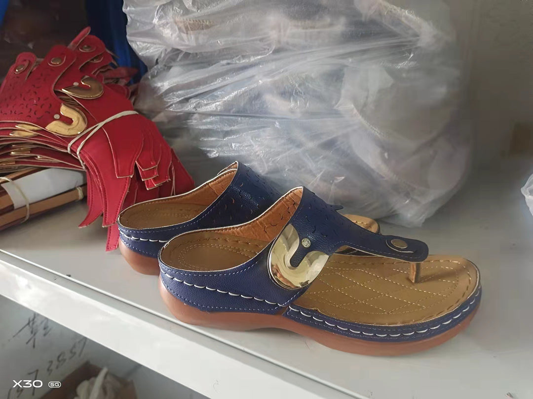 Damen Zehentrennersandalen mit modischem Riemendesign und komfortabler Fußbettung EB