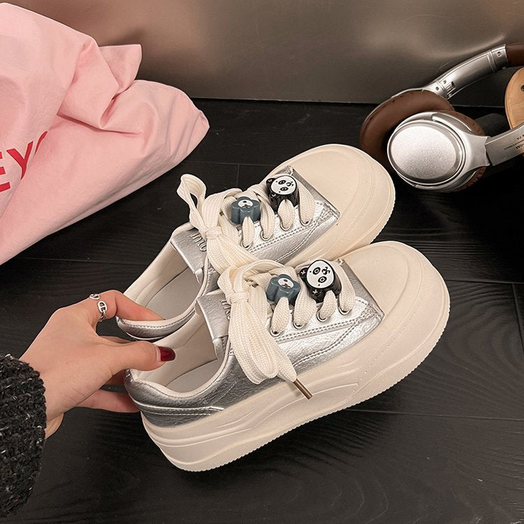 Damen Sneaker mit einzigartigem Design und dekorativen Schnürakzenten EB