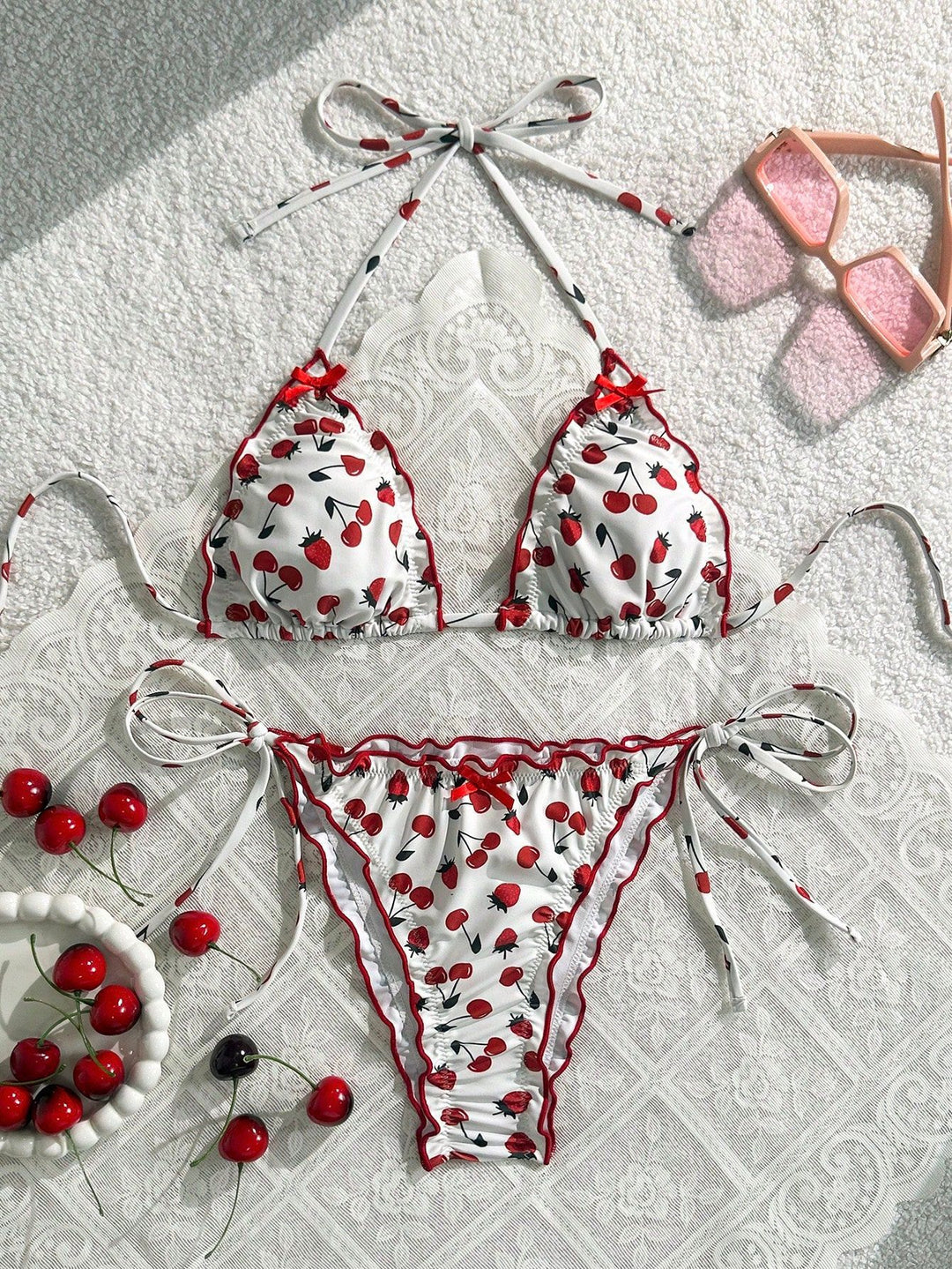 Damen Bikini-Set mit verspieltem Kirschmotiv und verstellbaren Trägern EB