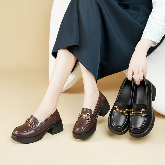 Damen Elegante Mokassins mit modischen Kettendetails und komfortablem Blockabsatz EB