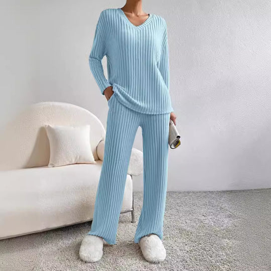 Damen Strickanzug mit V-Ausschnitt und feinem Rippdesign EB