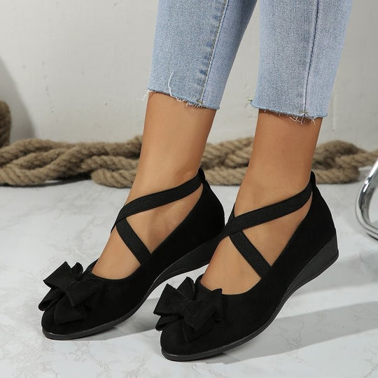 Damen  minimalistische Samt-Ballerina mit dekorativer Fußkette und ergonomischem Komfortfußbett EB