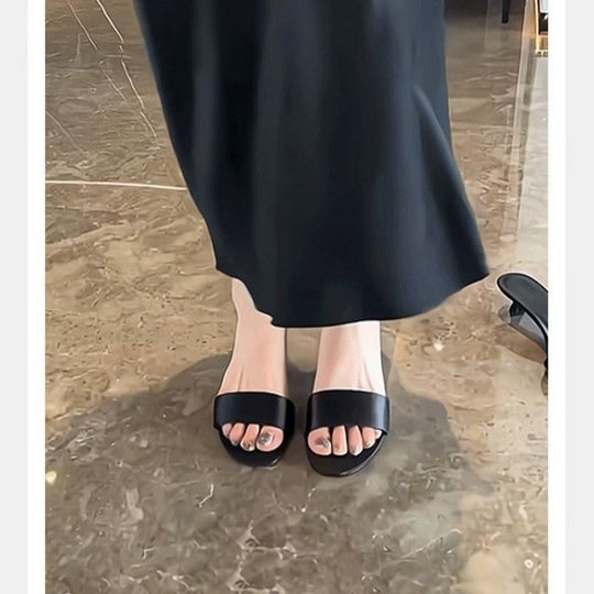 Damen flache Mules mit breiten Riemen EB