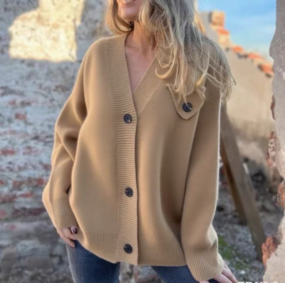 Damen lockerer Strickcardigan mit asymmetrischem Schnitt und Knopfdetails EB