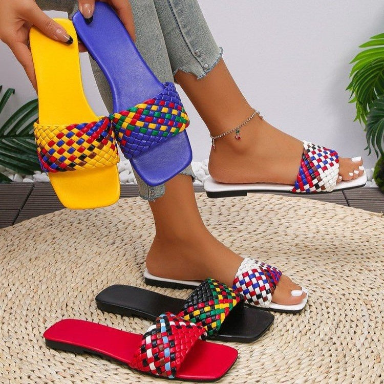 Damen Flache Riemchensandalen mit geflochtenem Design und modischem Farbakzent EB