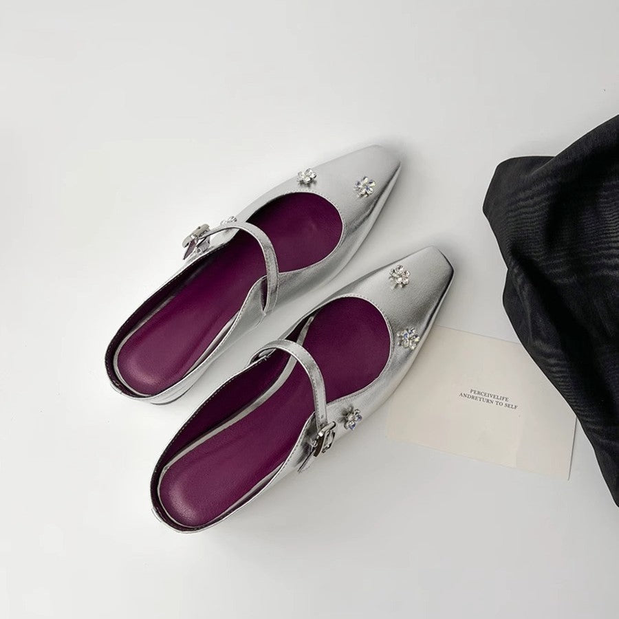 Damen Slingback-Pumps mit glänzendem Obermaterial und floralen Strassakzenten EB