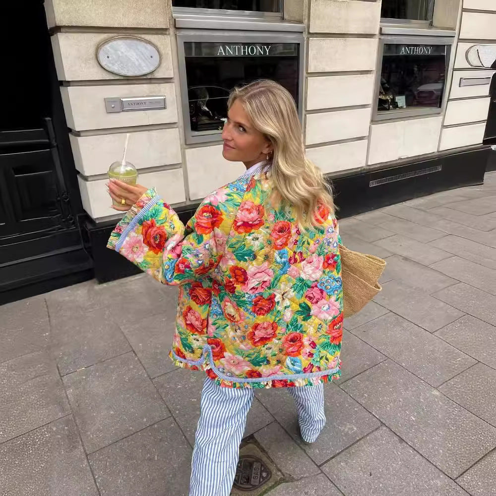 Damen Überwurfjacke mit buntem Blumenmuster und dekorativen Knöpfen EB