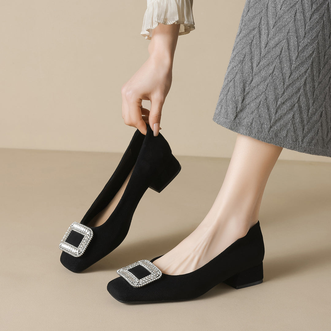 Damen elegante Pumps mit funkelndem Schmuckdetail EB