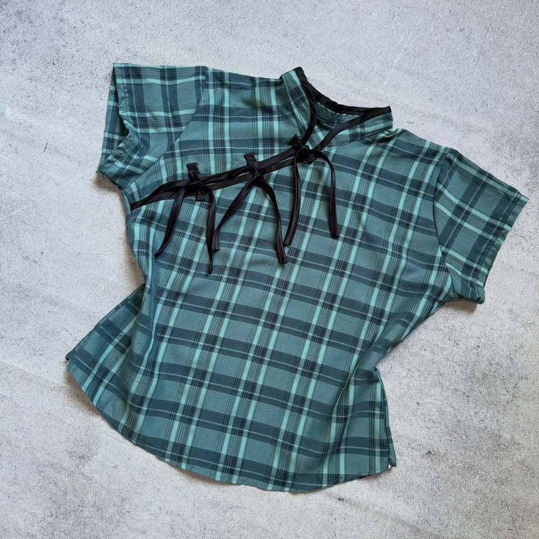 Damen Urbanes Karo-Top mit raffinierten Rüschendetails EB