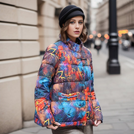 Damen gesteppte Winterjacke mit buntem Kunstdesign und praktischen Taschen EB