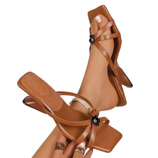 Damen Elegante Riemensandaletten mit floralem Details EB