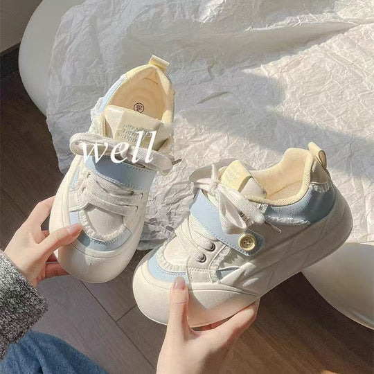 Damen Sportliche Sneakers mit besonderem Schnürsystem und bequemem Fußbett EB