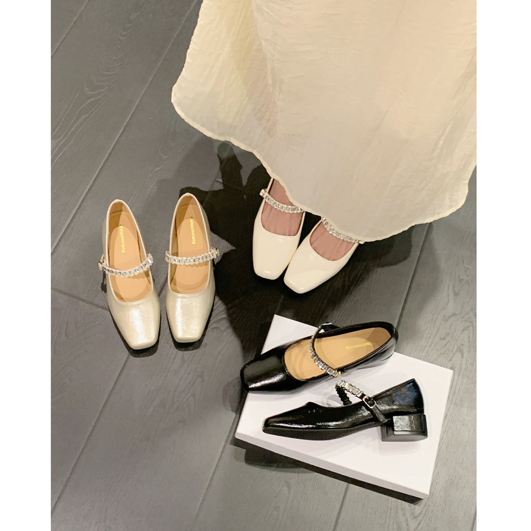 Damen Ballerinas mit schimmerndem Riemchen und elegantem Blockabsatz EB