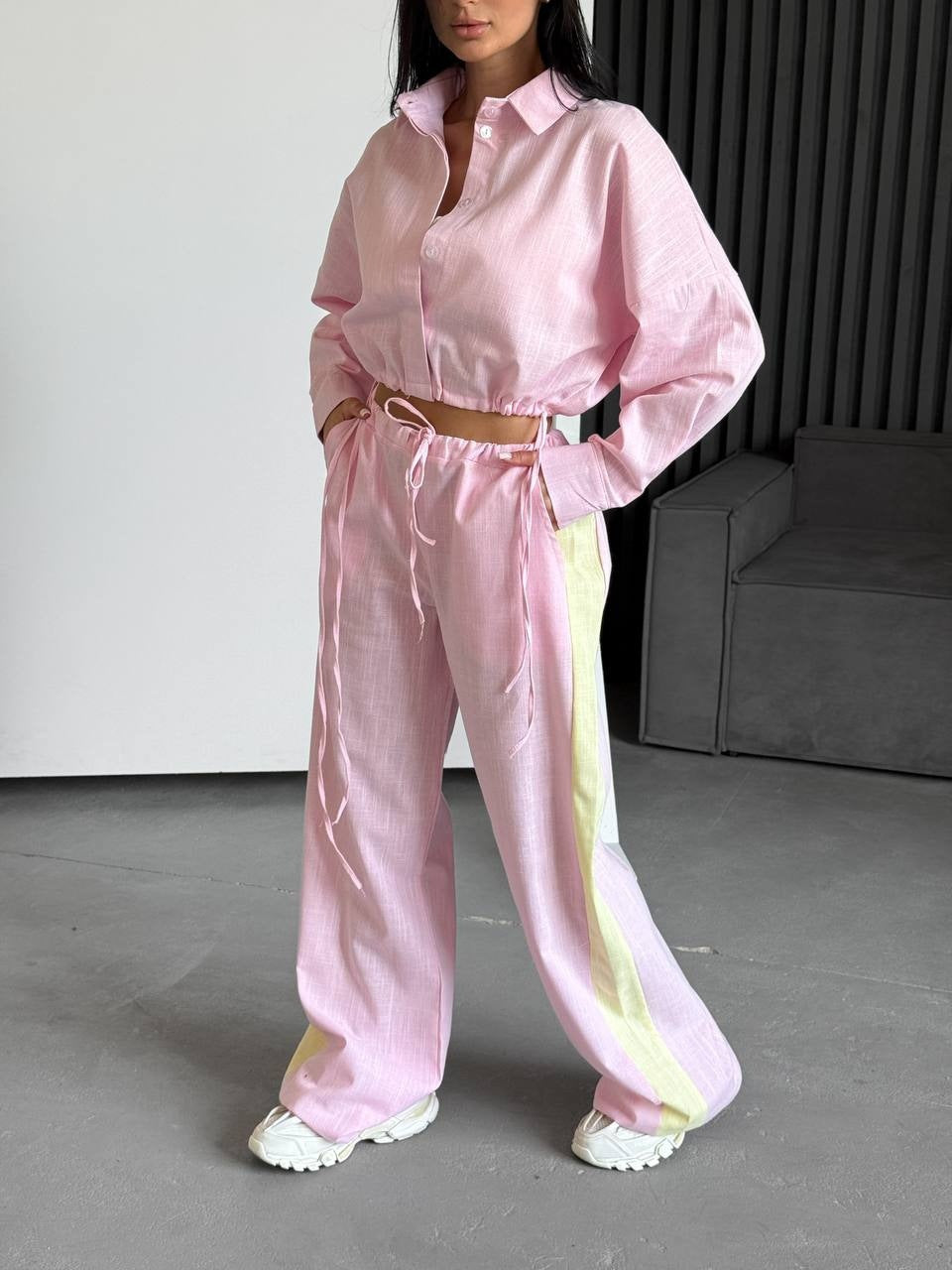 Damen kurzes Hemd mit Kordelzug und weite hochgeschnittene Leinenhose Set Eichborn Berlin