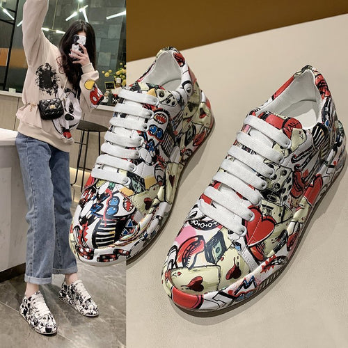 Damen Sneakers im bunten Comic-Design mit rutschfester Sohle EB