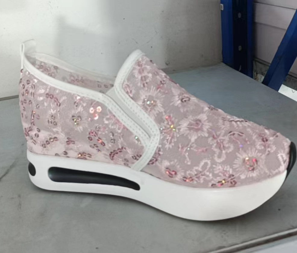 Damen Slip-On Sneakers mit elegantem Spitzenmuster und dämpfendem Fußbett EB
