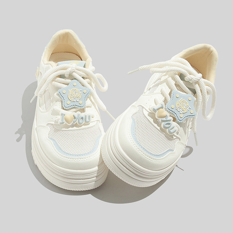 Damen Sneakers mit verspieltem Herzen-Motiv und atmungsaktiver Oberflächenstruktur EB