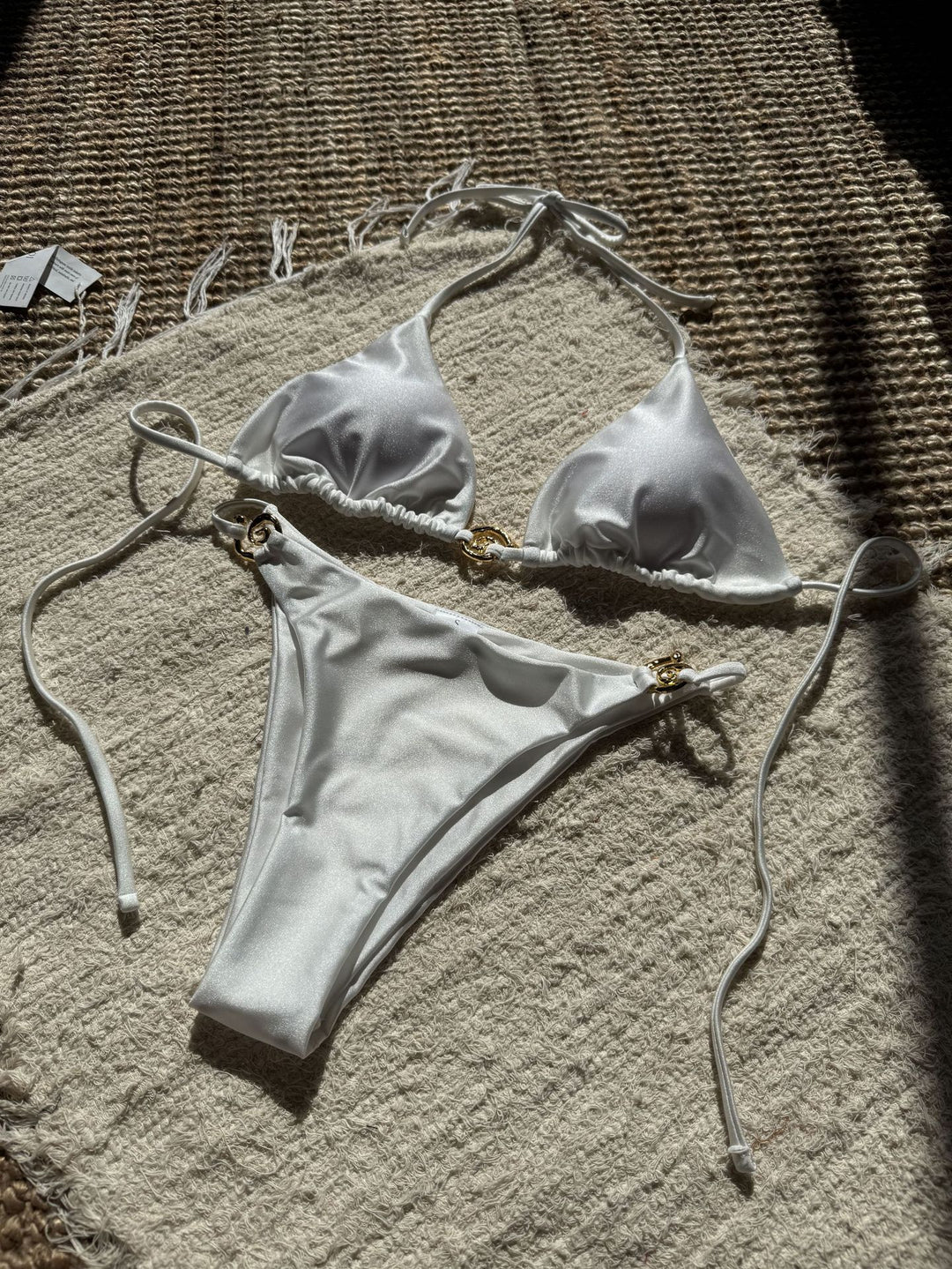 Damen Triangel-Bikini mit luxuriösem Gold-Detail EB