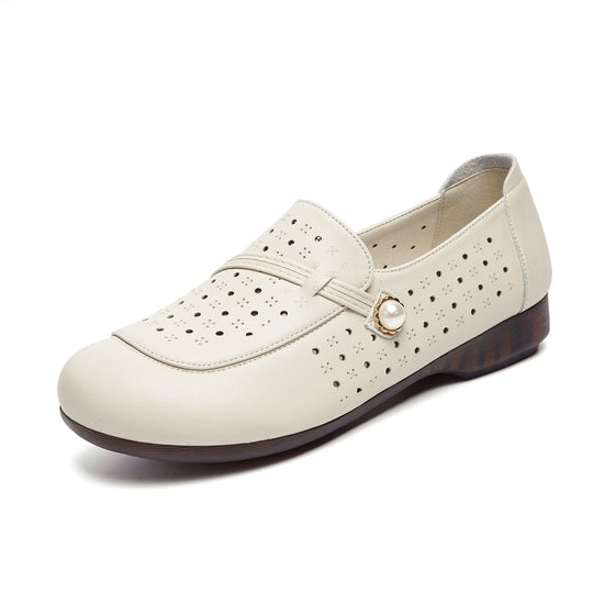 Damen Mokassins mit modischem Lochdesign und elegantem Schmuckdetail EB