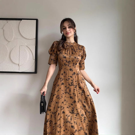 Damen Romantisches Maxikleid mit Rüschendetails und floralem Muster EB