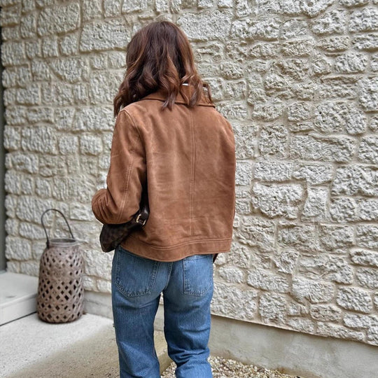 Damen Kunstlederjacke mit goldenen Knöpfen und modernem Schnitt EB
