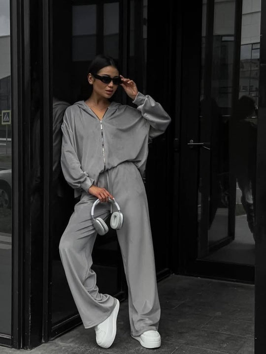 Damen luxuriöses Velours-Lounge-Set mit kurzem Reißverschluss-Hoodie und weitem High-Waist-Hose Eichborn Berlin