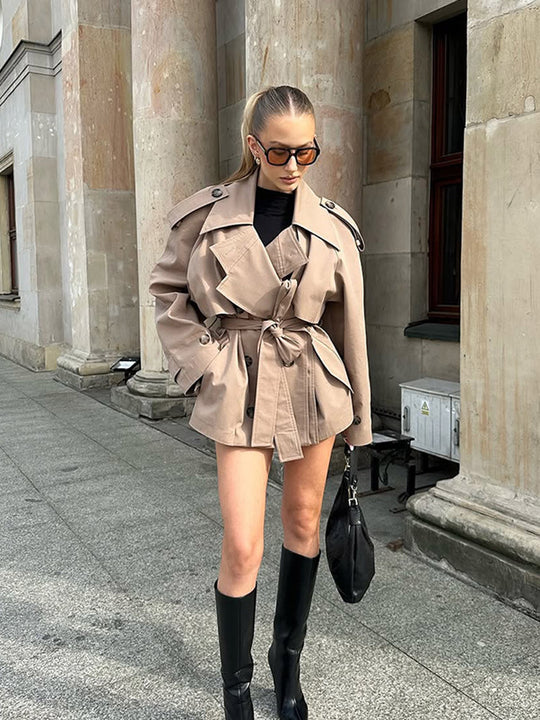 Damen Trenchcoat mit Gürtel und besonderen Knopfdetails EB