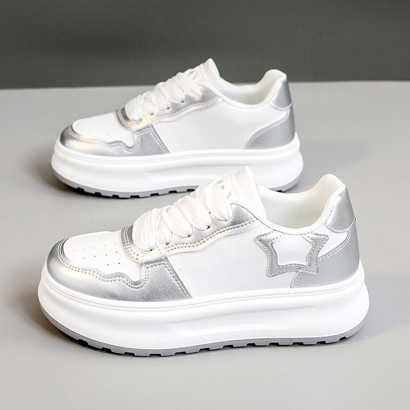 Damen Sportliche Plateau-Sneaker mit glänzenden Akzenten und komfortabler Dämpfung EB