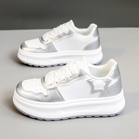 Damen Sportliche Plateau-Sneaker mit glänzenden Akzenten und komfortabler Dämpfung EB