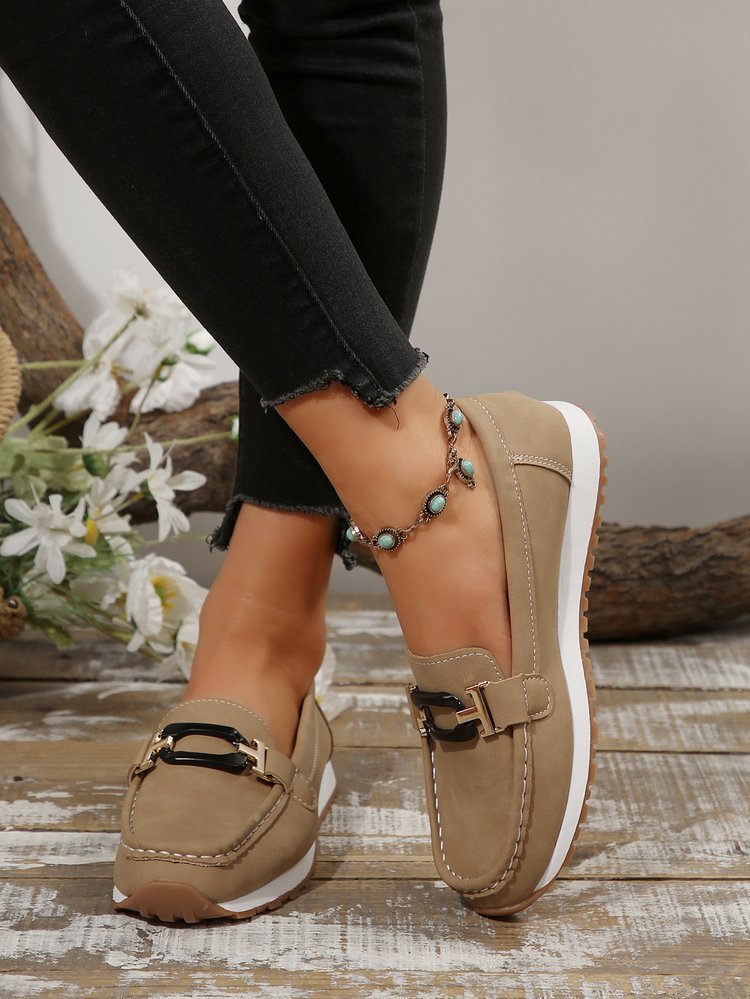 Damen Mokassin-Slipper mit Ziermetall-Bit und dämpfender Profilsohle EB