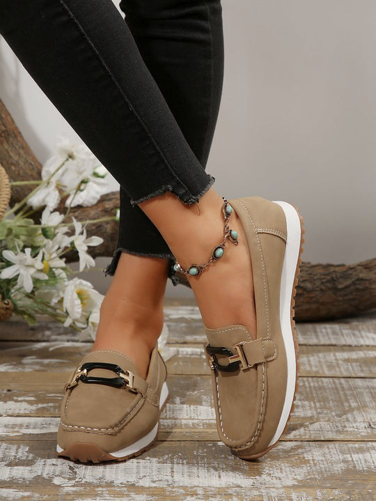 Damen Mokassin-Slipper mit Ziermetall-Bit und dämpfender Profilsohle EB