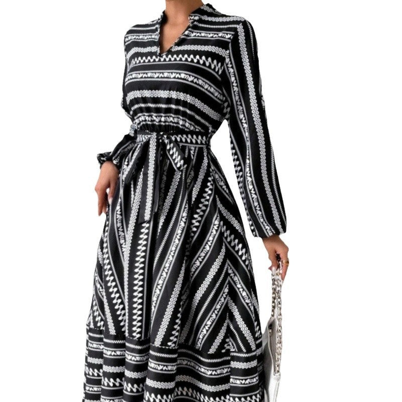 Damen Maxikleid mit modernem geometrischem Muster und schönem Taillengürtel EB