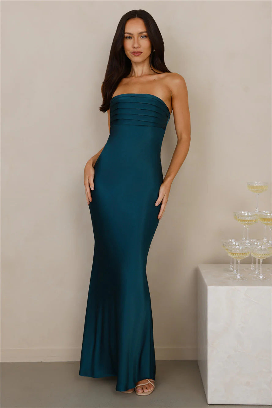 Damen Elegantes trägerloses Maxikleid mit schimmerndem Satin und figurbetontem Schnitt EB