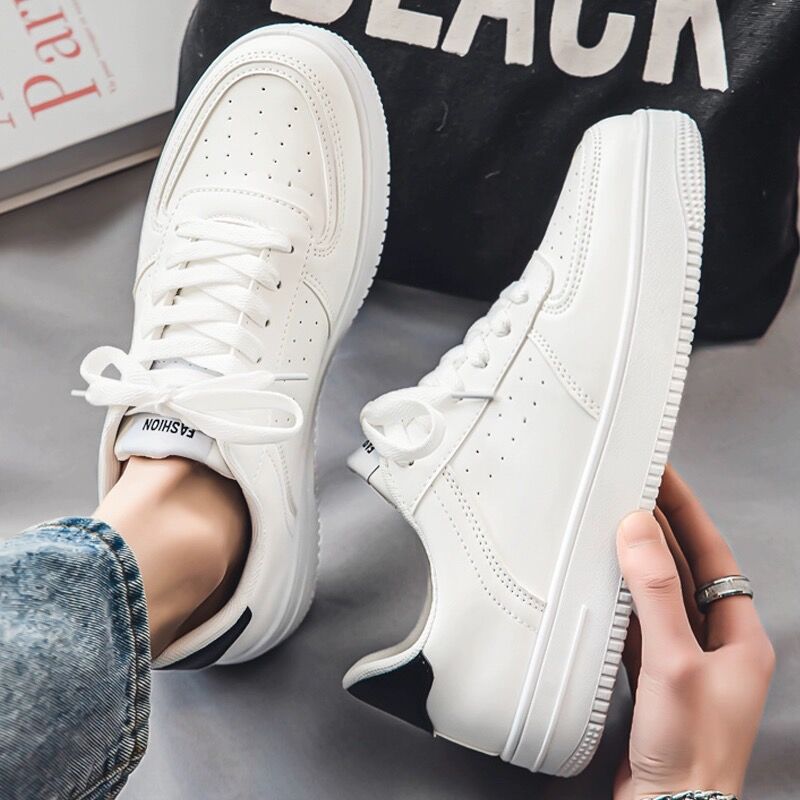 Damen Sportliche Sneakers mit atmungsaktiven Einsätzen und flexiblem Sohlenprofil EB