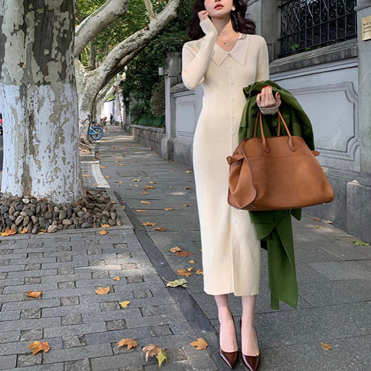 Damen Strickmaxikleid mit Knopfverschluss und modischem Kragen EB
