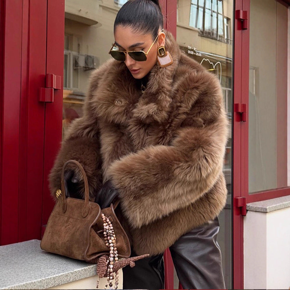 Damen Pelzjacke mit voluminösem Schnitt und elegantem Kragen EB