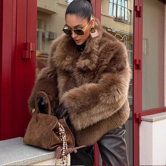 Damen Pelzjacke mit voluminösem Schnitt und elegantem Kragen EB
