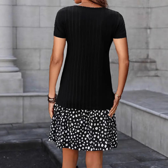 Damen Kurzarmkleid mit einem eleganten gestreiften Oberteil und verspieltem Rock EB