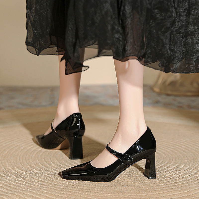 Damen elegante Pumps mit modischem Riemen und komfortablem Blockabsatz EB