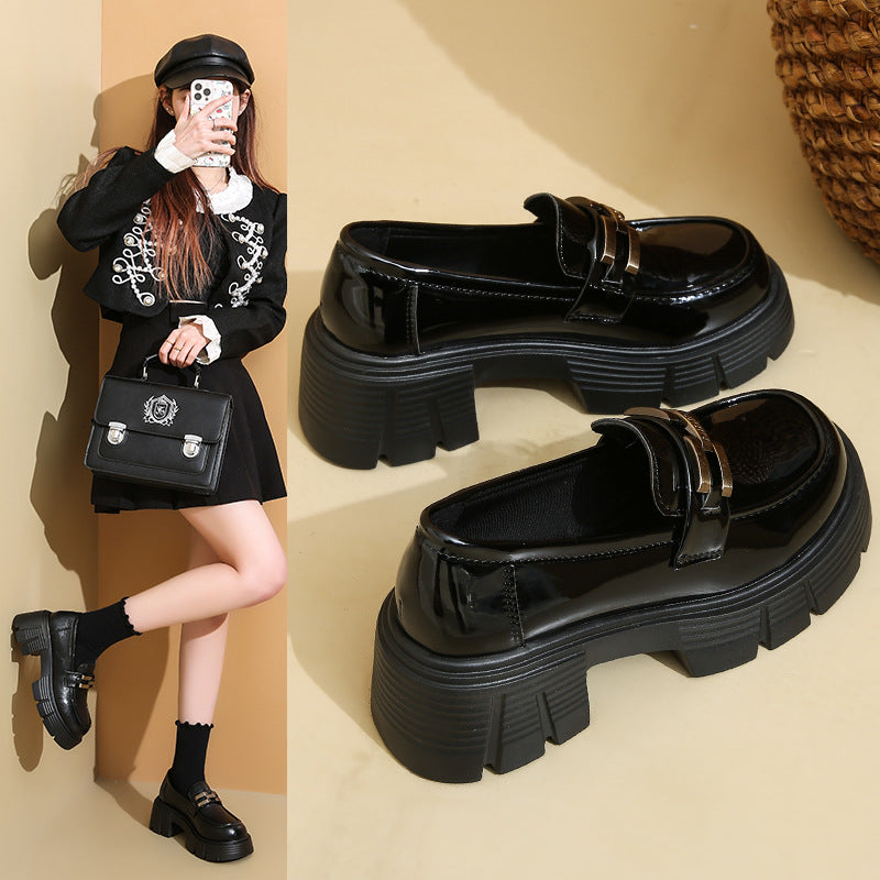Damen Chunky Loafers mit metallischem Akzent und robustem Blockabsatz EB