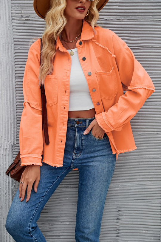 Damen Denimjacke mit lässigem Schnitt und fransigen Details EB