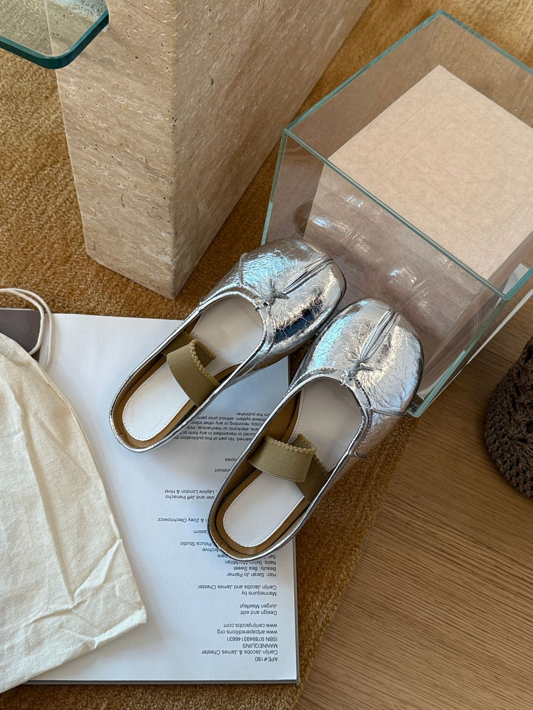 Damen Elegante Mokassins mit modischem Riemendesign aus metallic Leder und bequemer Innensohle EB