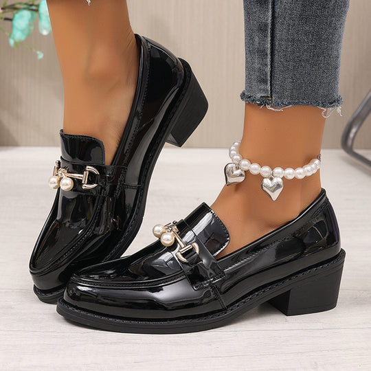 Damen Klassische Lackleder-Pumps mit Perlenschließe EB