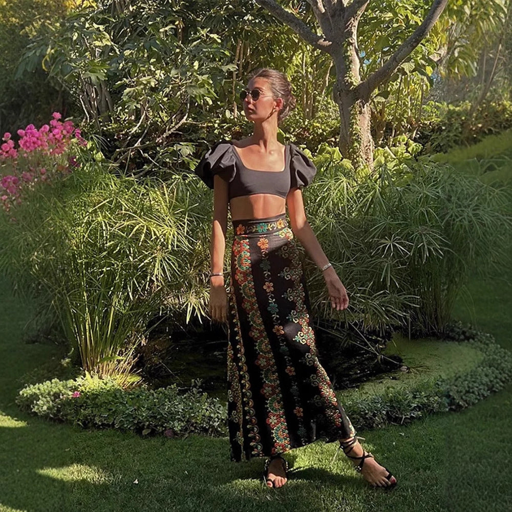 Damen Zweiteiliges Outfit mit kurzem Oberteil und floralem Maxirock EB