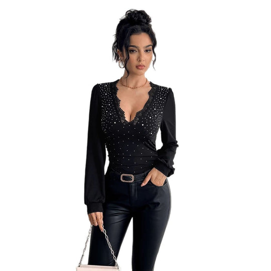Damen nan tailliertes Langarm-Shirt mit tiefem Spitzen-Dekolleté, Raffung und Kristallbesatz EB